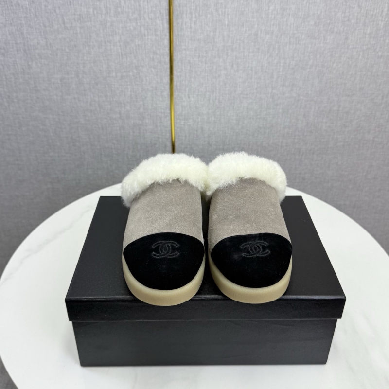 Ch**el slippers